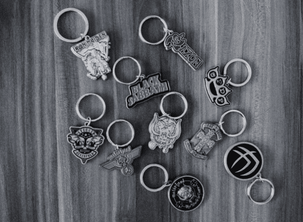 Heavy Metal Schlüsselanhänger mit Bandlogo Heavy Metal Schlüsselanhänger mit Bandlogo
