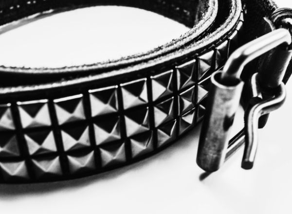 Echtleder Nieten Gürtel mit Spikes und Totenkopf für Damen & Herren Echtleder Nieten Gürtel mit Spikes und Totenkopf für Damen & Herren