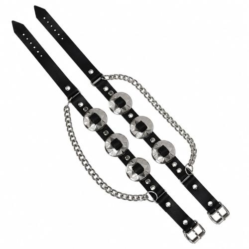 Schwarze Leder-Stiefelbänder mit Conchos und dekorativer Stiefelkette