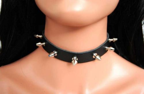 Fetisch Halsband Killernieten