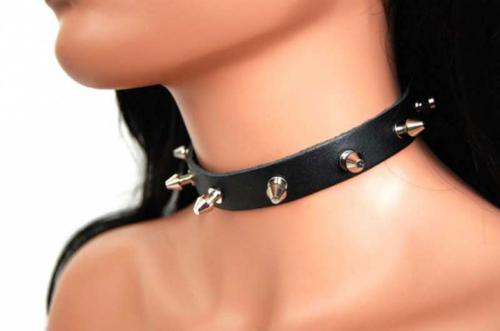 Fetisch Halsband Killernieten