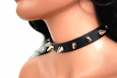 Lederhalsband Spike Nieten