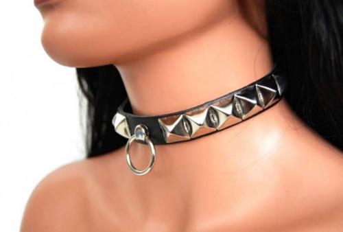 Lederhalsband Pyramidennieten & Ring