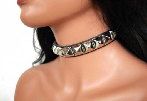 Lederhalsband Pyramidennieten