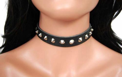 Lederhalsband Spitznieten