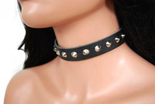 Lederhalsband Spitznieten