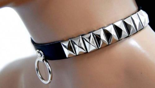 Fetisch Halsband Pyramidennieten Mit Ring
