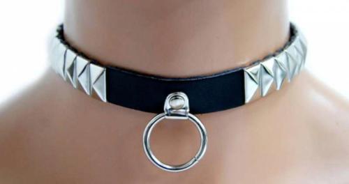 Fetisch Halsband Pyramidennieten Mit Ring