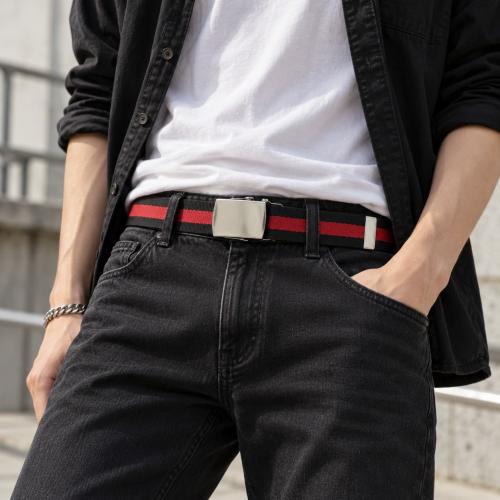Schwarz-roter Canvas-Gürtel aus Nylon mit markantem rotem Mittelstreifen