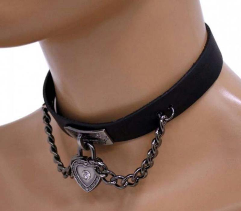 Gothic Halsband Herz An Ketten
