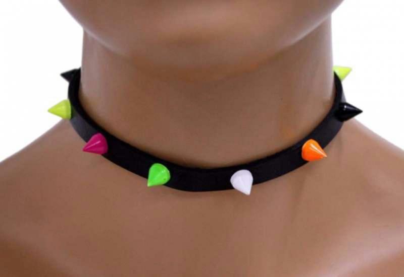 Gothic Halsband Bunte Spitznieten