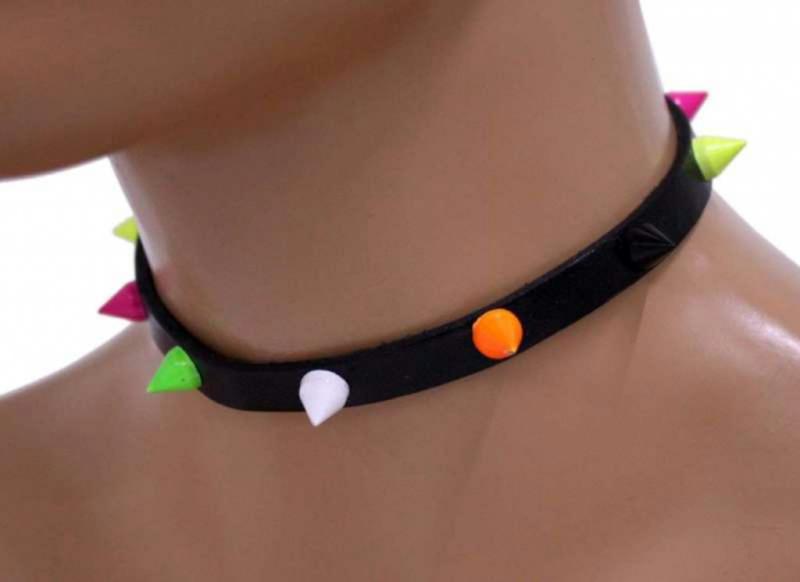 Gothic Halsband Bunte Spitznieten
