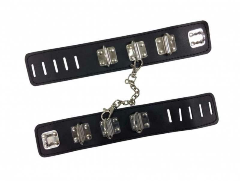 Black Bondage Wrist Set