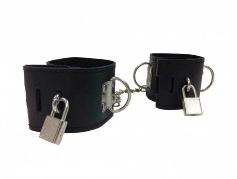 Bondage Wrist Set Black with Chain