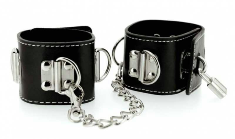 Bondage Wrist Set Black with Chain