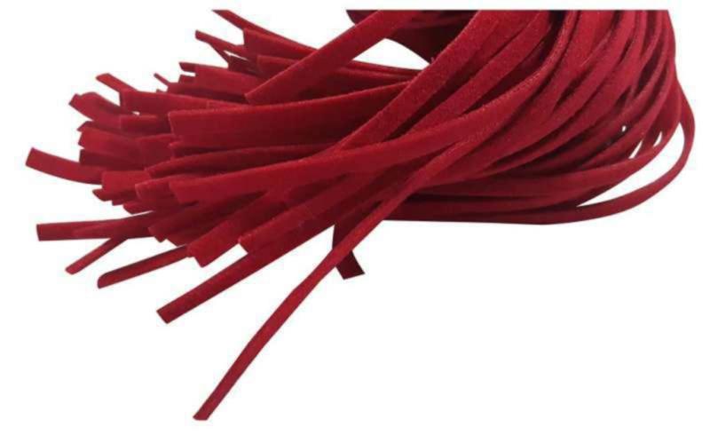 Rote Veloursleder Flogger