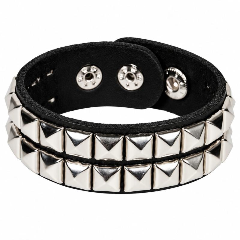 Zweireihiges Punk Nietenarmband mit Pyramidennieten aus schwarzem Kunstleder