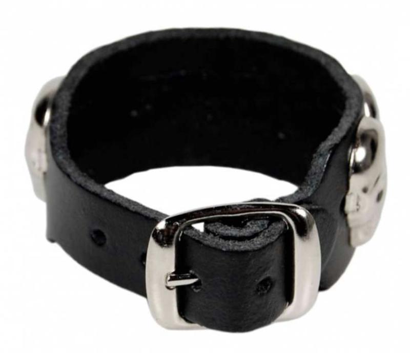 Lederarmband Mit Totenkopfnieten