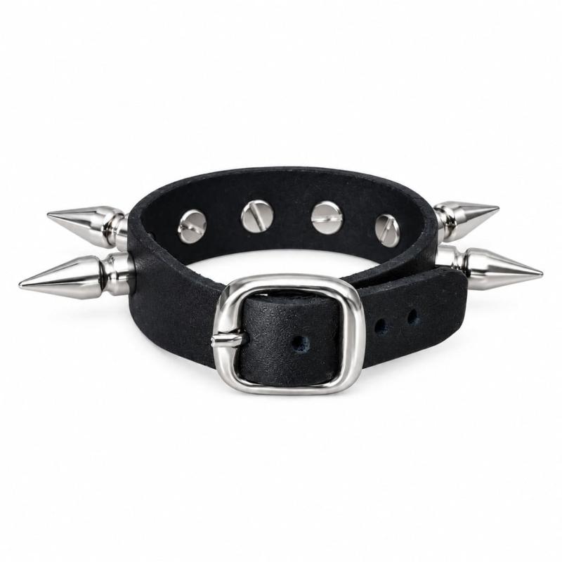 Schwarzes Nietenarmband aus Leder mit Killernieten und Schnallenverschluss