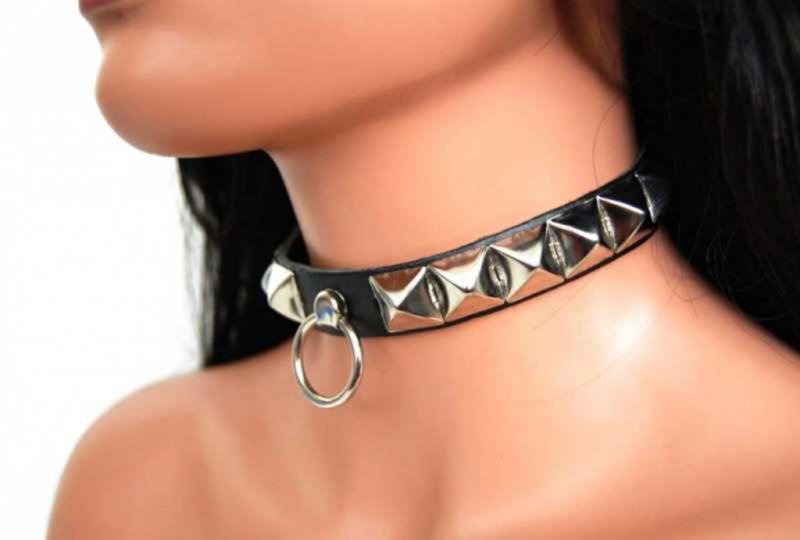 Lederhalsband Pyramidennieten & Ring