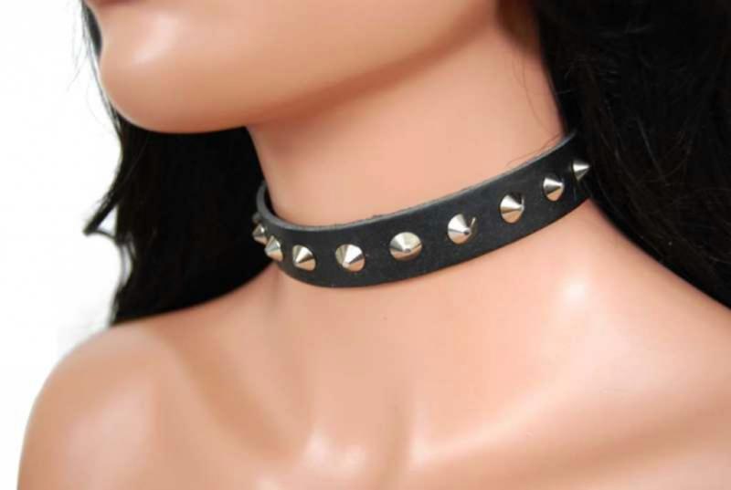 Lederhalsband Spitznieten