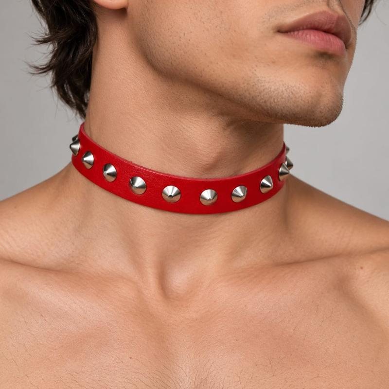 Roter Leder Choker mit silberfarbenen Spitznieten