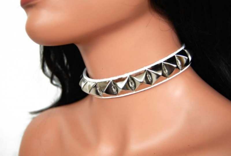 Punk Choker Pyramidennieten