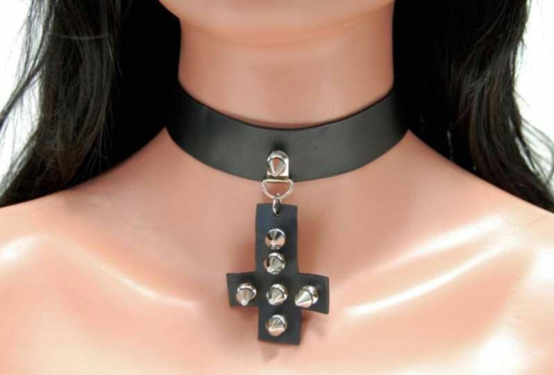 Fetisch Halsband Killernieten Kreuz