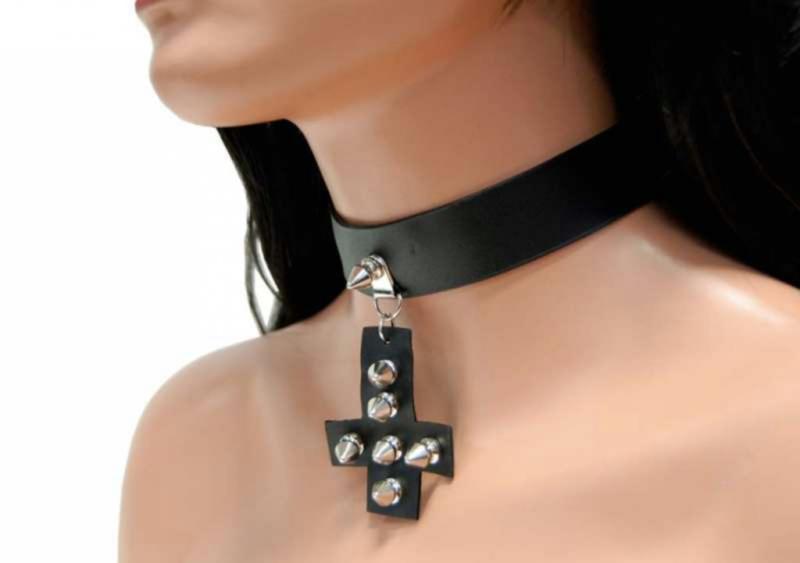 Fetisch Halsband Killernieten Kreuz