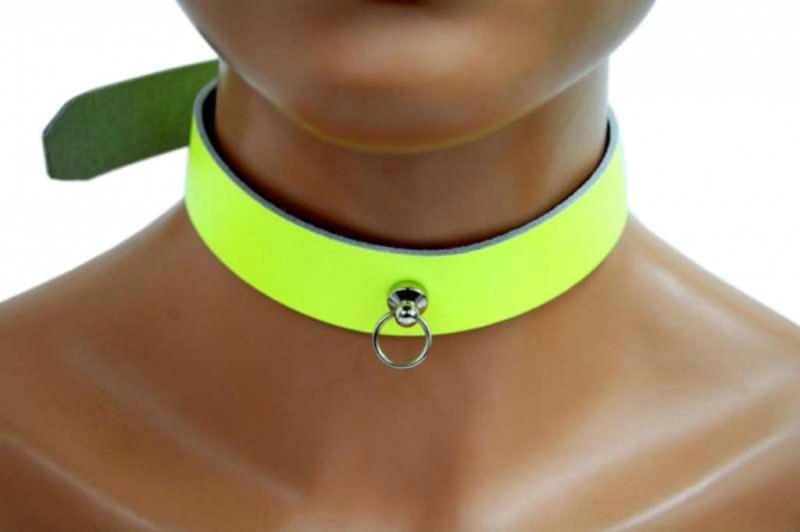 Gothic Choker Neon Yellow With Ring
