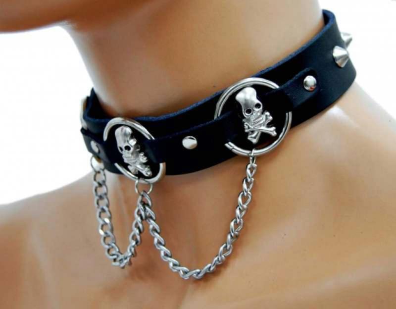 Gothic Halsband Totenköpfe, Spitznieten & Ketten