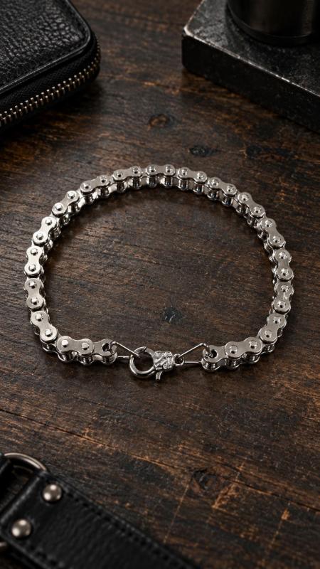 Filigrane Biker Wallet Chain 25 cm mit Metallgliedern im Fahrradketten-Look