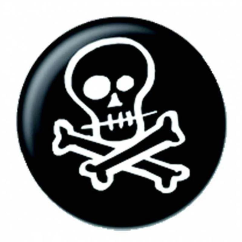 Skull & Crossbones Button Anstecker