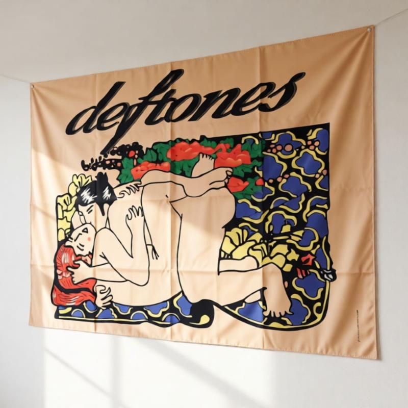 Deftones Wandfahne mit provokantem Bandmotiv
