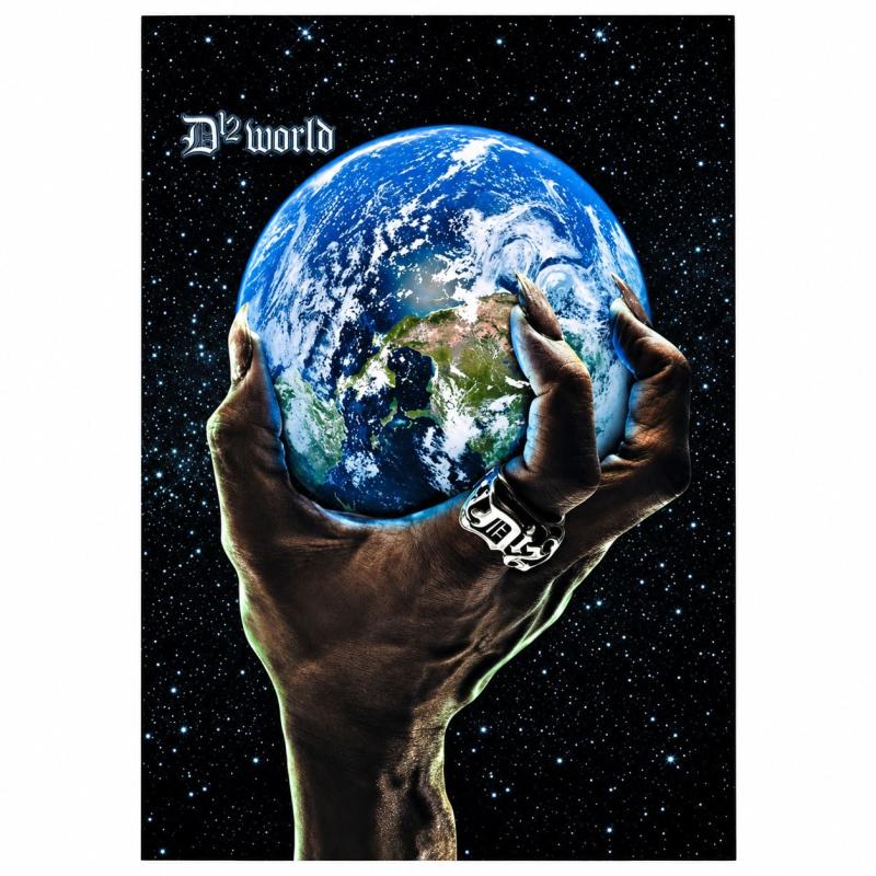 D12 World Wandfahne mit dunklem Album-Artwork und Erdmotiv