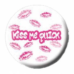 Kiss Me Quick Button Anstecker