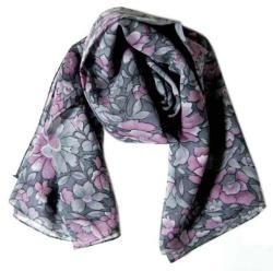 Bedrucktes Tuch Blumen Grau Und Rosa