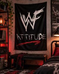 WWF Attitude Era Posterfahne mit ikonischem weißem Scratch Logo und Attitude Schriftzug